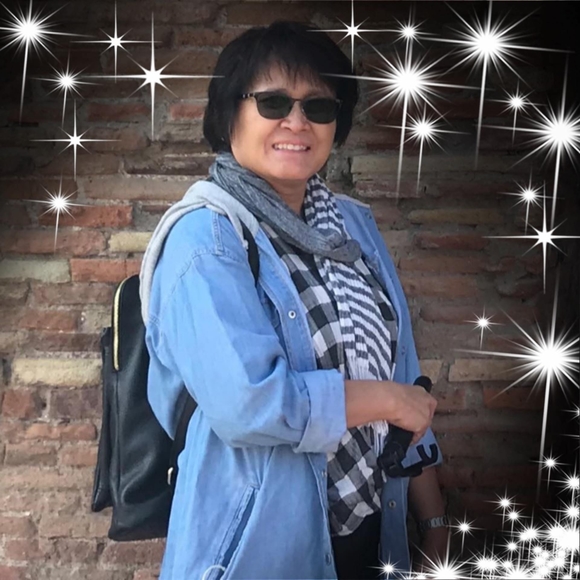 Poshmark profile picture for @supportive